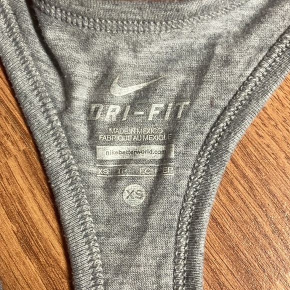 Women’s graphic tank top. Nike. Size XS - Picture 3 of 3